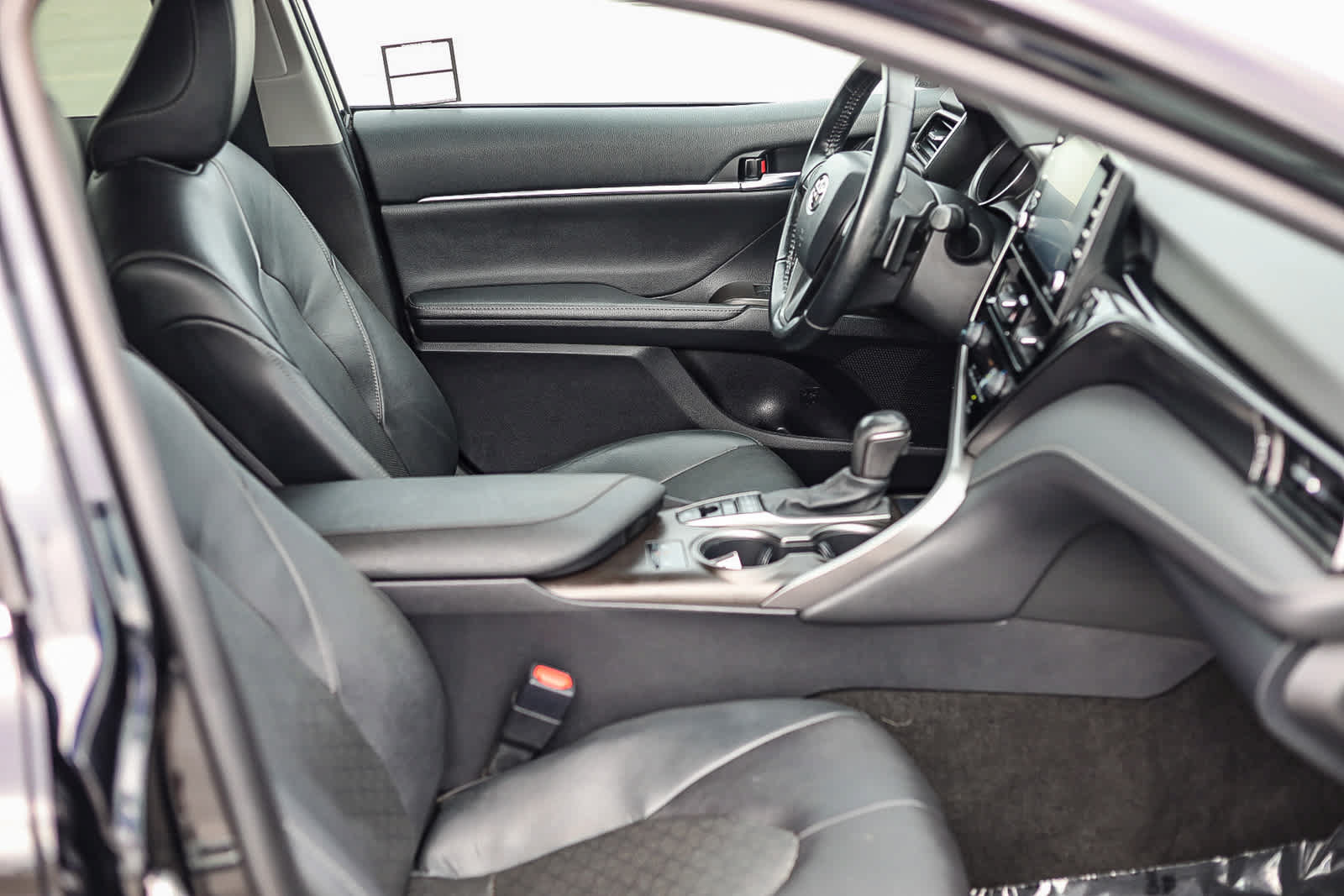 Used 2021 Toyota Camry XSE w/ Carpet Mat Package (TMS) FWD image 14