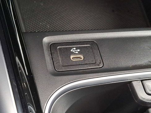 Used 2026 Mercedes-Benz GLB 250 4MATIC image 21