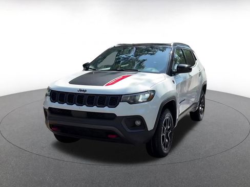 Used 2025 Jeep Compass Trailhawk AWD/4WD image 7