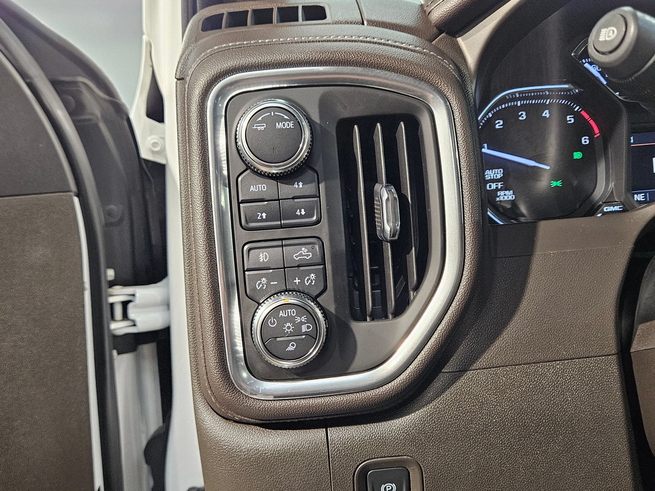 Used 2020 GMC Sierra 1500 SLT AWD/4WD image 19