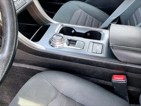 Used 2020 Ford Fusion SE image 17