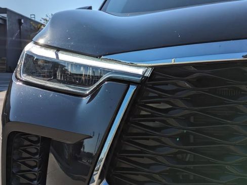 Used 2023 INFINITI QX60 Pure w/ Cargo Package image 11