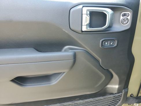 New 2025 Jeep Gladiator Sport image 21