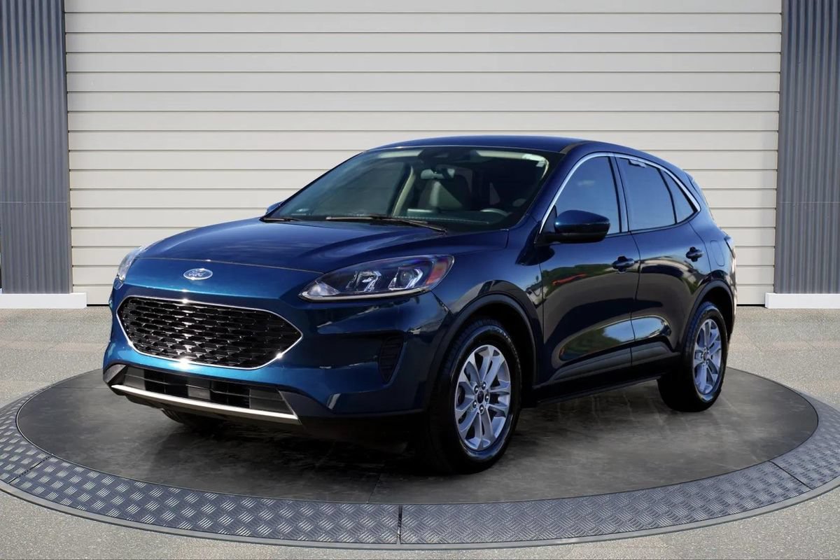 Used 2020 Ford Escape SE FWD image 3