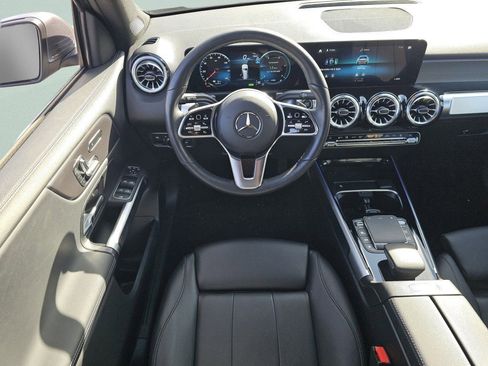 Used 2023 Mercedes-Benz EQB 300 4MATIC image 4