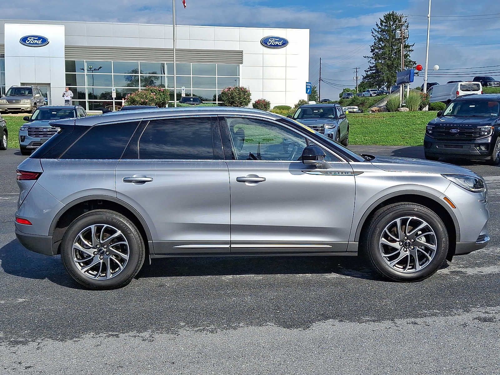 Used 2021 Lincoln Corsair AWD w/ Equipment Group 101A image 7