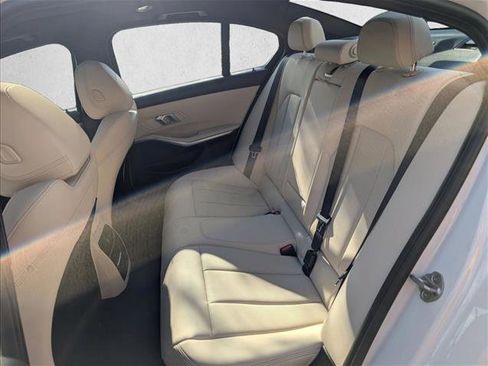 Used 2025 BMW 330i Sedan w/ Premium Package image 17