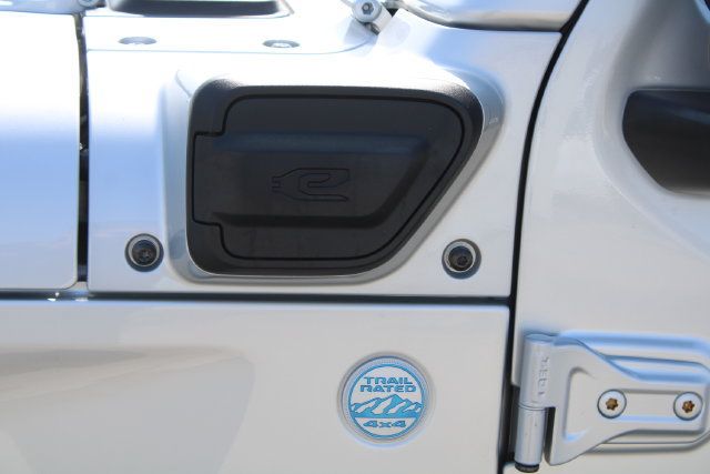 Used 2023 Jeep Wrangler Unlimited Sahara w/ Cold Weather Group AWD/4WD image 9