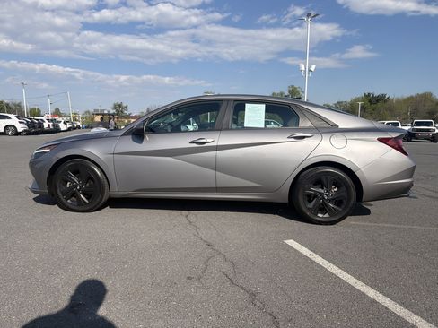 Used 2023 Hyundai Elantra SEL FWD image 7