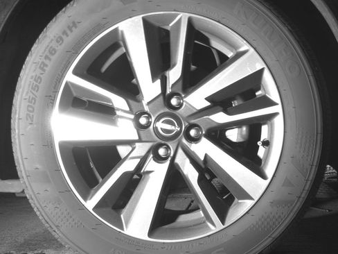 Used 2025 Nissan Versa SV FWD image 13