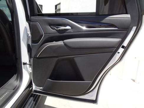 Used 2021 Cadillac Escalade Sport w/ Driver Assist Tech Package AWD/4WD image 19
