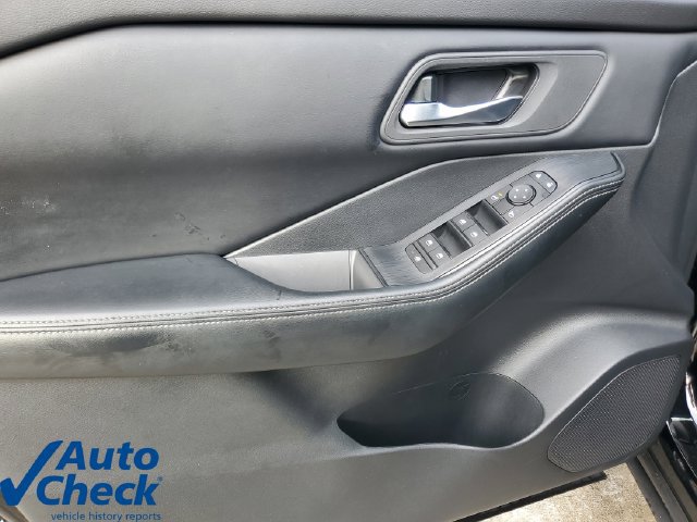 Used 2024 Nissan Rogue SV FWD image 20