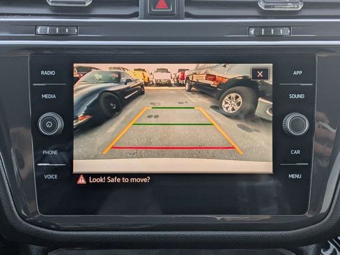 Used 2024 Volkswagen Tiguan SE image 29