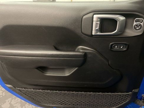 Used 2023 Jeep Gladiator Sport image 15