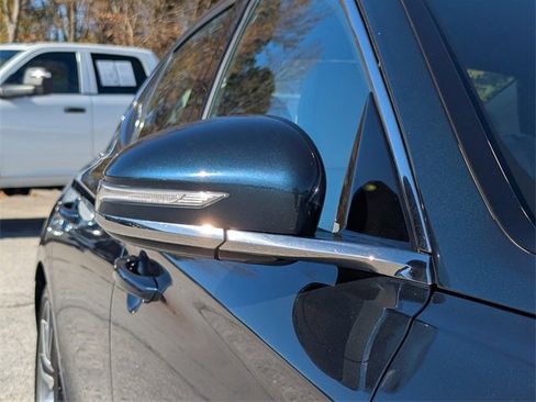 Used 2025 Genesis G70 2.5T image 11