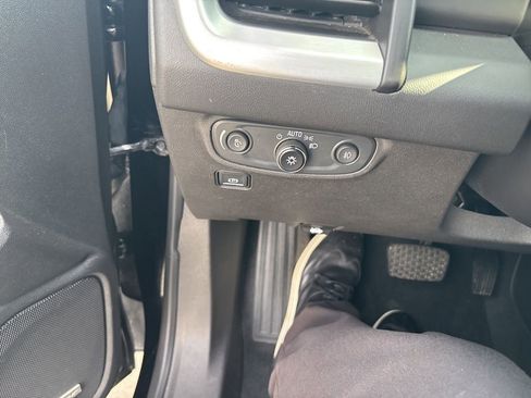 Used 2022 GMC Terrain SLT w/ Infotainment Package II image 30