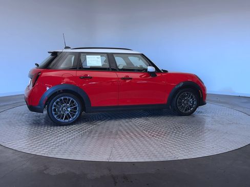 Used 2026 MINI Cooper 4-Door Hardtop FWD image 9