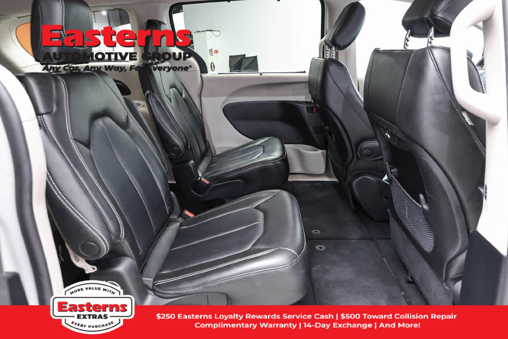 Used 2023 Chrysler Pacifica Touring-L FWD image 26
