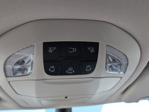Used 2024 Chrysler Pacifica Touring-L FWD image 28