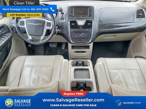 Used 2013 Chrysler Town & Country Touring FWD image 11