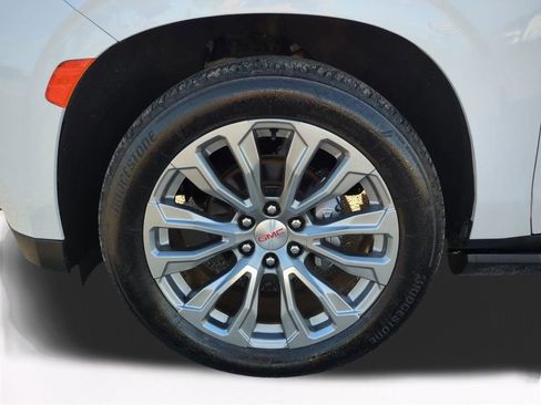 Used 2021 GMC Yukon XL Denali w/ Denali Premium Package image 11