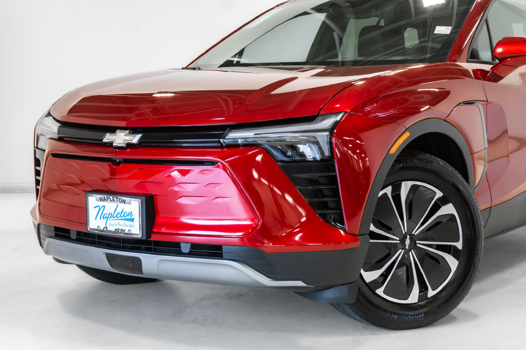 Used 2025 Chevrolet Blazer EV LT AWD/4WD image 2