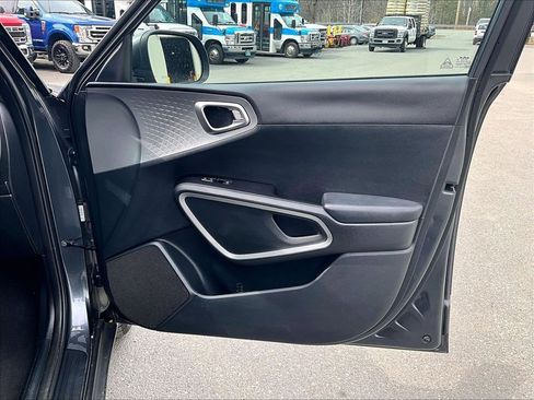 Used 2023 Kia Soul LX w/ LX Technology Package FWD image 19