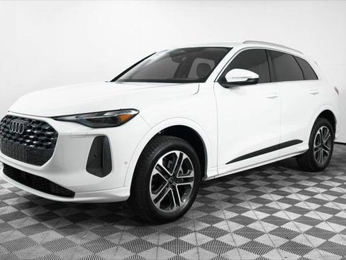 Certified 2025 Audi Q5 Premium image 3