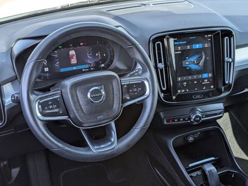 Used 2023 Volvo XC40 B5 Core image 10