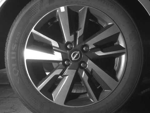 Used 2025 Nissan Versa SV image 15