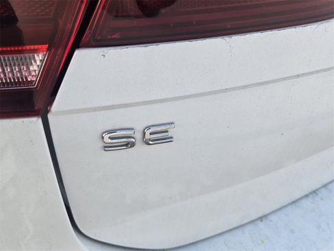 Certified 2022 Volkswagen Tiguan SE R-Line image 11
