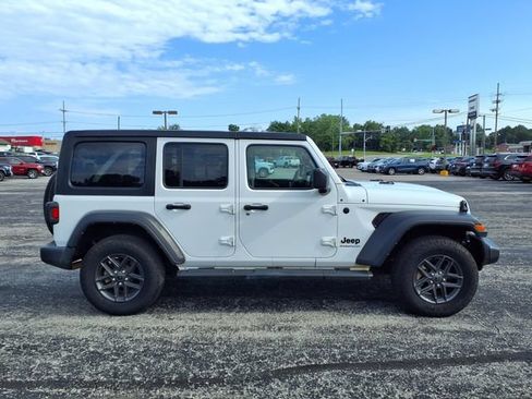 Used 2024 Jeep Wrangler Unlimited Sport AWD/4WD image 3