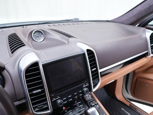 Used 2017 Porsche Cayenne Turbo AWD image 61