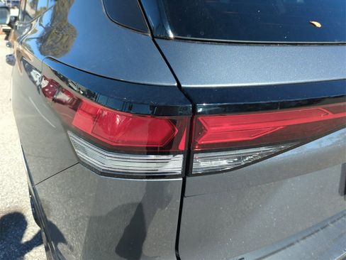 New 2026 Volkswagen Tiguan SE R-Line image 18