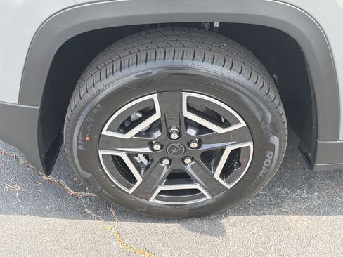 New 2026 Jeep Cherokee Laredo image 13