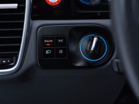 Certified 2020 Porsche Cayenne AWD/4WD image 23
