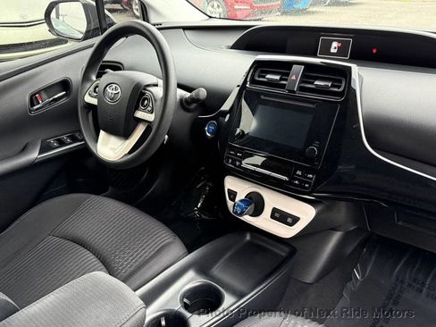 Used 2017 Toyota Prius image 17