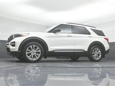 Certified 2021 Ford Explorer XLT w/ Equipment Group 202A image 41