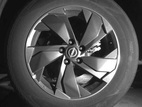 Used 2025 Nissan Rogue SV image 14