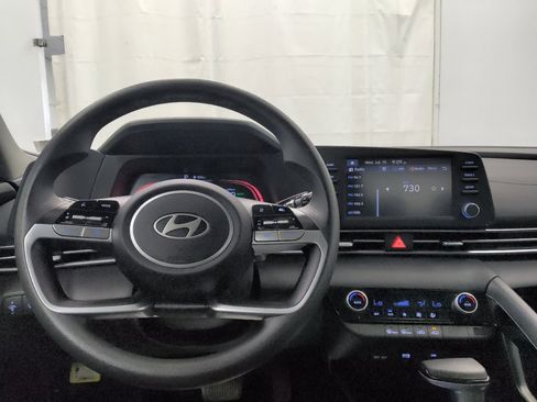 Used 2025 Hyundai Elantra Hybrid FWD image 22