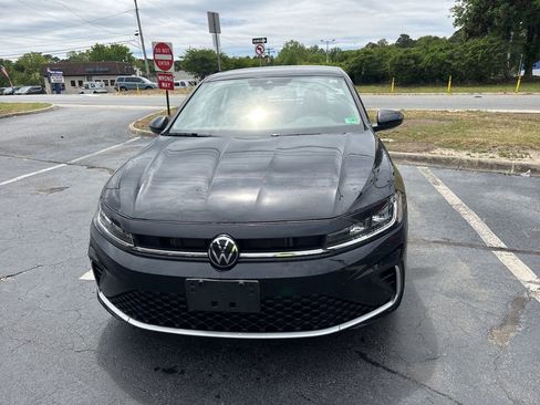 Used 2025 Volkswagen Jetta SE FWD image 7