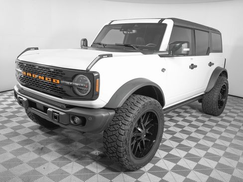 Used 2023 Ford Bronco Wildtrak image 8