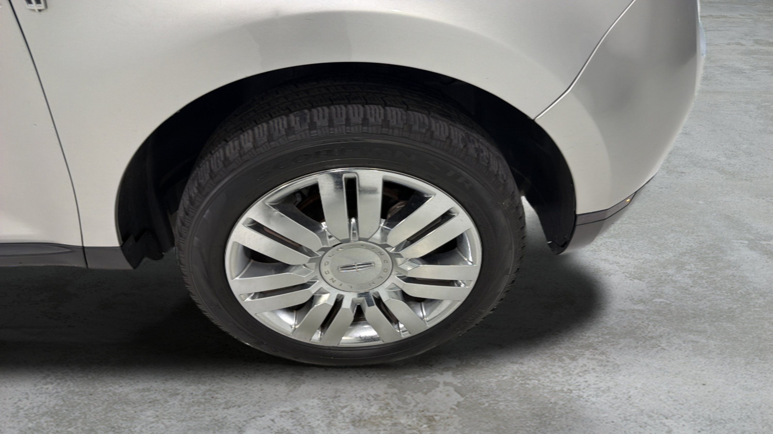 Used 2010 Lincoln MKX 2WD image 25