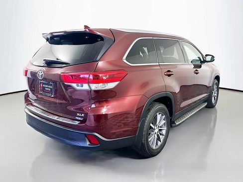 Used 2019 Toyota Highlander XLE image 5