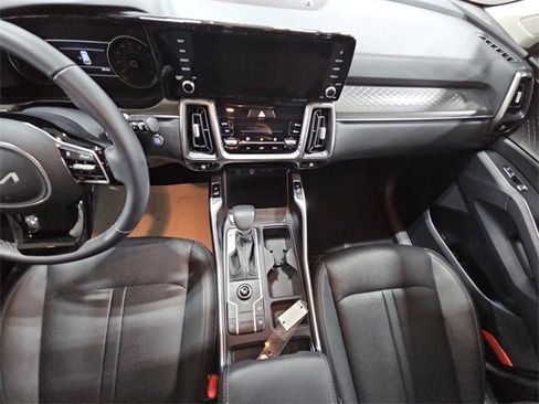 Used 2023 Kia Sorento S image 11