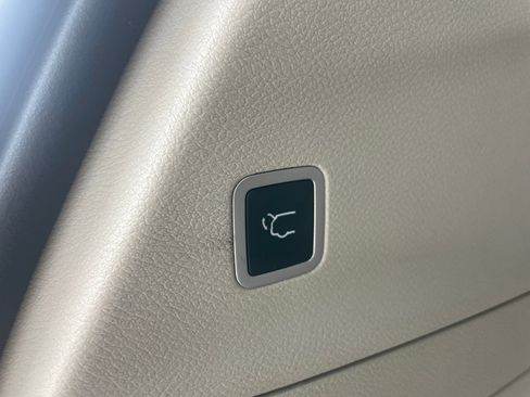 Used 2020 Chrysler Pacifica Touring-L Plus w/ Advanced Safetytec Group image 17