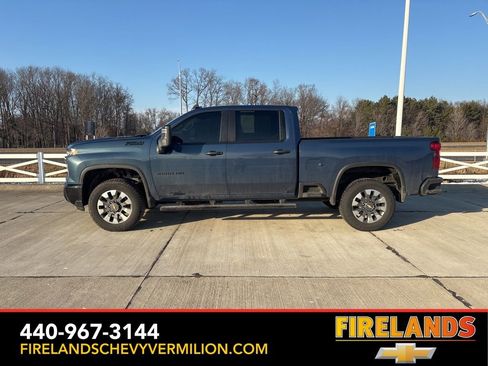 Used 2024 Chevrolet Silverado 2500 Custom w/ Custom Value Package image 2