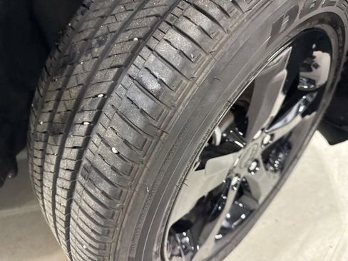 Used 2025 Jeep Grand Cherokee Altitude AWD/4WD image 9