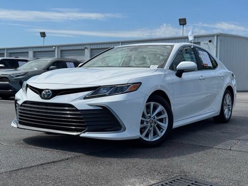 Used 2024 Toyota Camry LE w/ Convenience Package FWD image 6