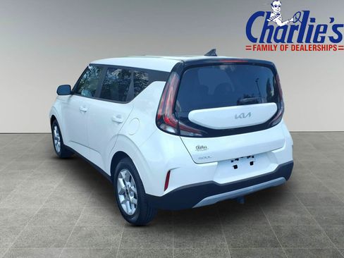 Used 2023 Kia Soul LX w/ LX Technology Package FWD image 5